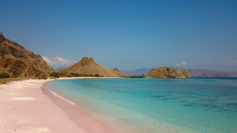 Pink Beach Labuan Bajo