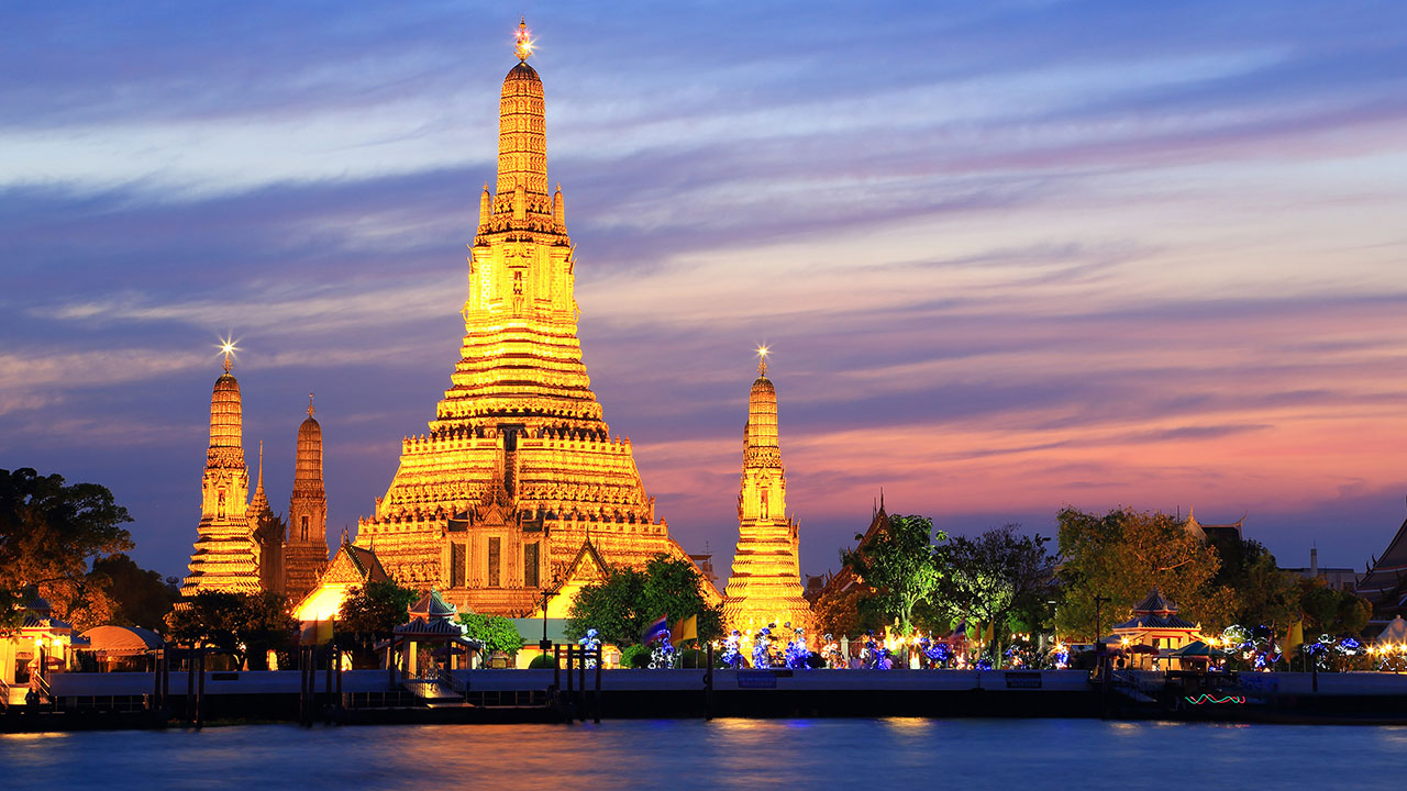 Wat Arun salah satu destinasi wisata iconik di Bangkok