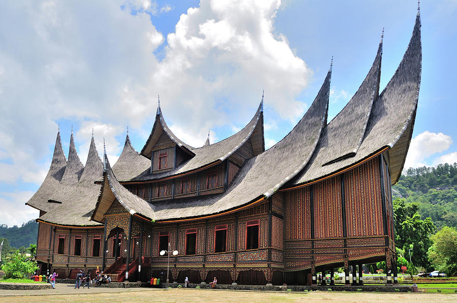 Istana Pagaruyung menjadi destinasi favorit paket wisata Padang