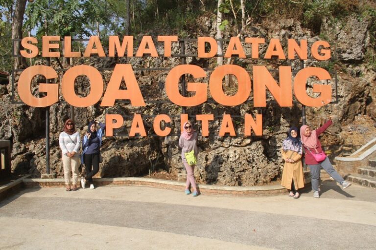Tamu Pacitan - WisataMu Tour Travel