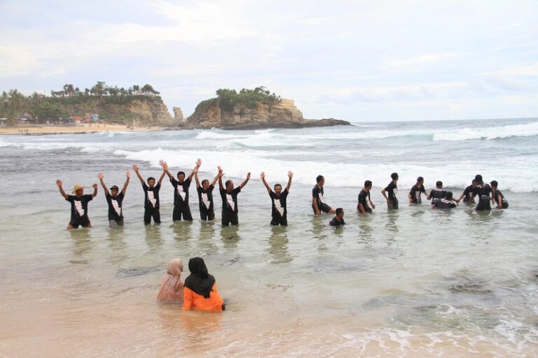 Tamu Pacitan - WisataMu Tour Travel