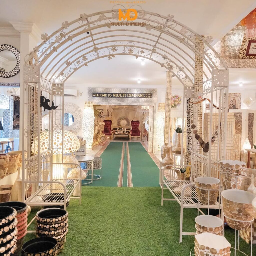Istana Kerajinan Kerang Cirebon