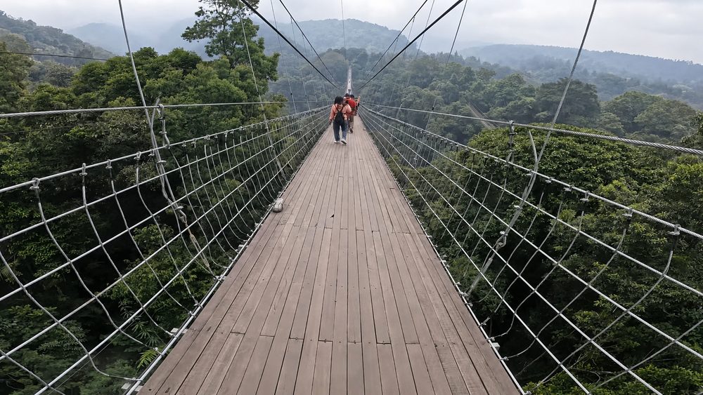 Situ Gunung Suspension Bridge Sukabumi yang merupakan jembatan gantung terpanjang di Asia Tenggara