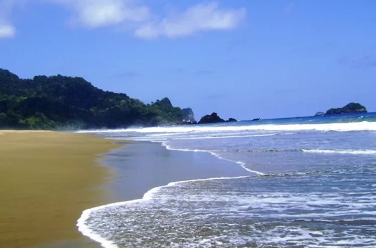 pantai sukamade 