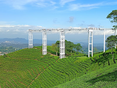 jembatan kaca Kemuning Sky Hills