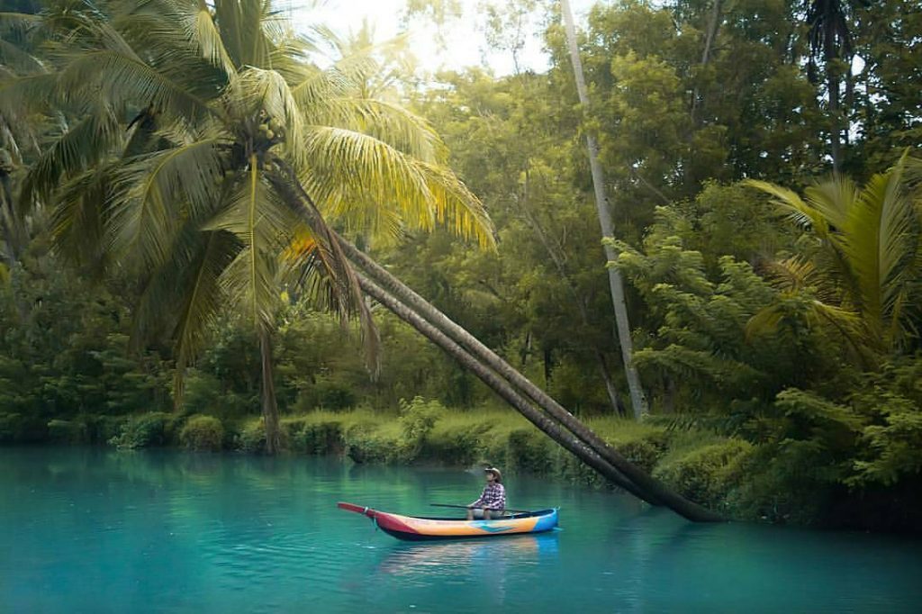 Wisata menyusuri sungai Cokel menjadi salah satu favorit wisatawan