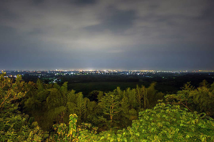 Bukit Gronggong menjadi salah satu tempat untuk menikmati ketinggian di Cirebon