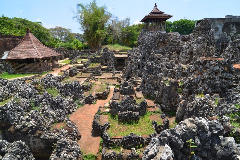 Goa Sunyaragi Cirebon menawarkan perpaduan sejarah dan arsitektur