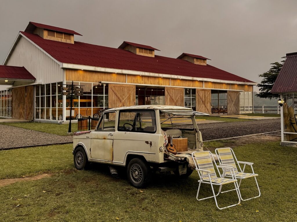 Garland Barnville Garut: Tiket Masuk, Menu & Ulasan