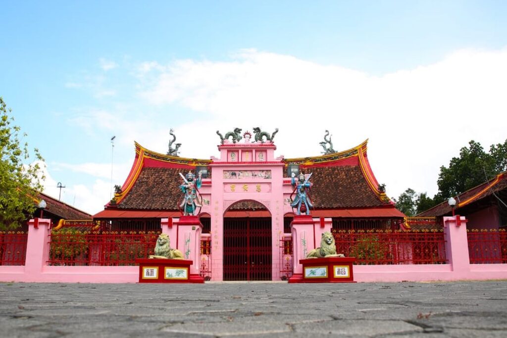 Rumah Merah Lasem bangunan cagar budaya bergaya Tiongkok Hindia di Rembang